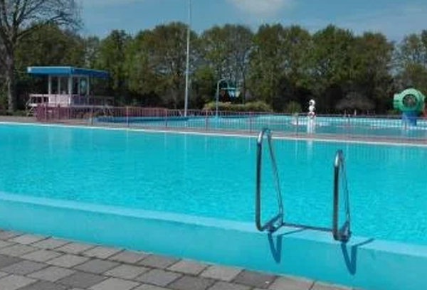 You are currently viewing Finally Inside The Swimming Pool!